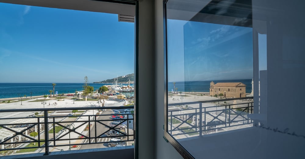 Phoenix Hotel — Hotel rooms in Zante Town, Ionian Islands