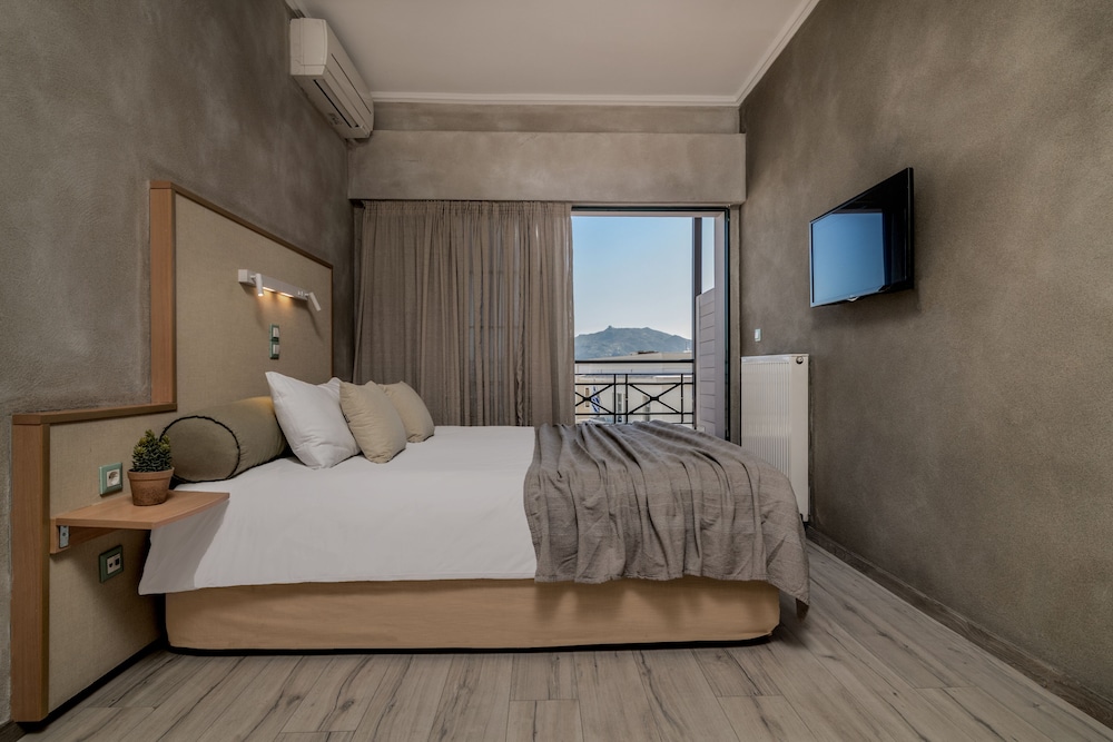 Phoenix Hotel — Hotel rooms in Zante Town, Ionian Islands