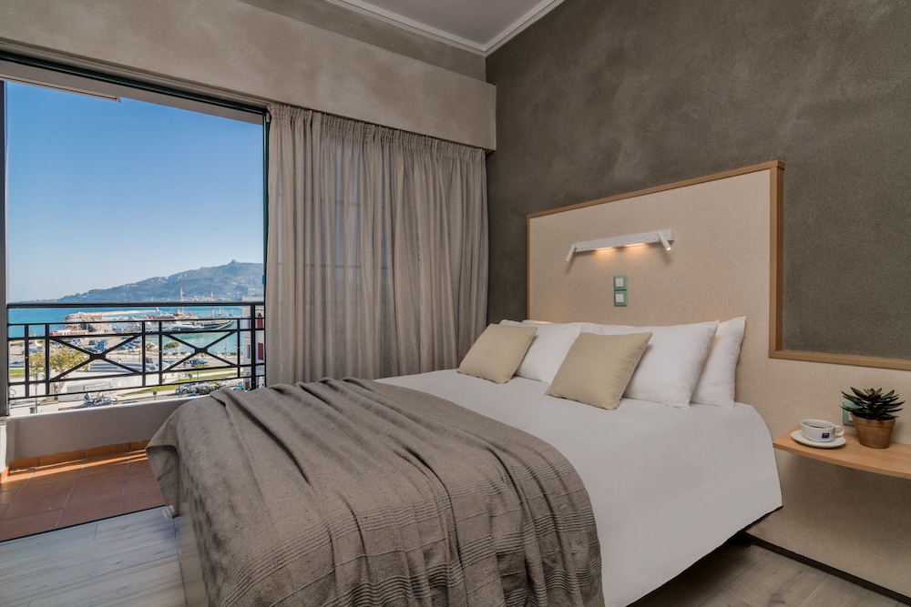 Phoenix Hotel — Hotel rooms in Zante Town, Ionian Islands