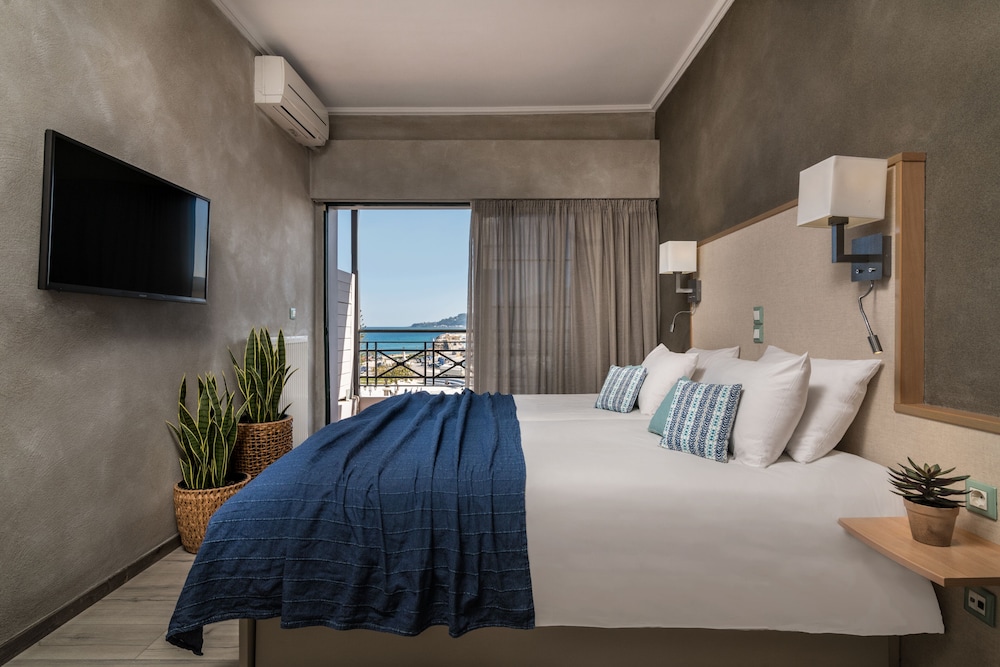 Phoenix Hotel — Hotel rooms in Zante Town, Ionian Islands