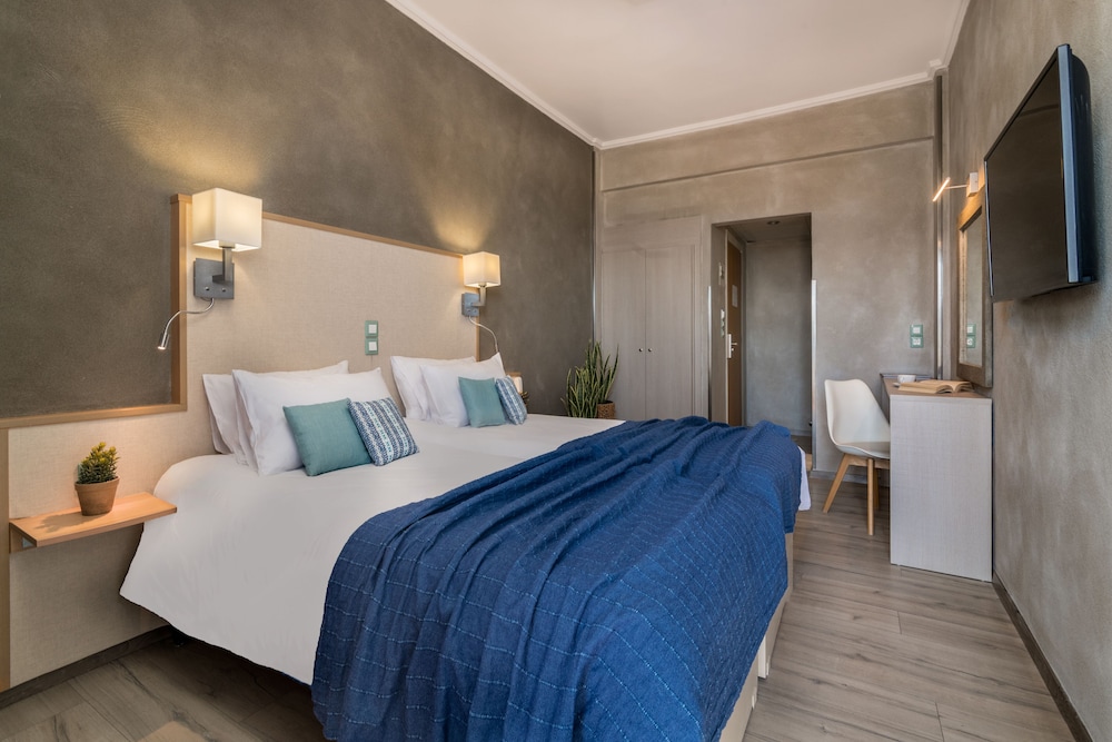 Phoenix Hotel — Hotel rooms in Zante Town, Ionian Islands