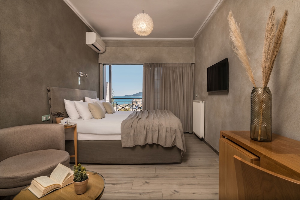 Phoenix Hotel — Hotel rooms in Zante Town, Ionian Islands
