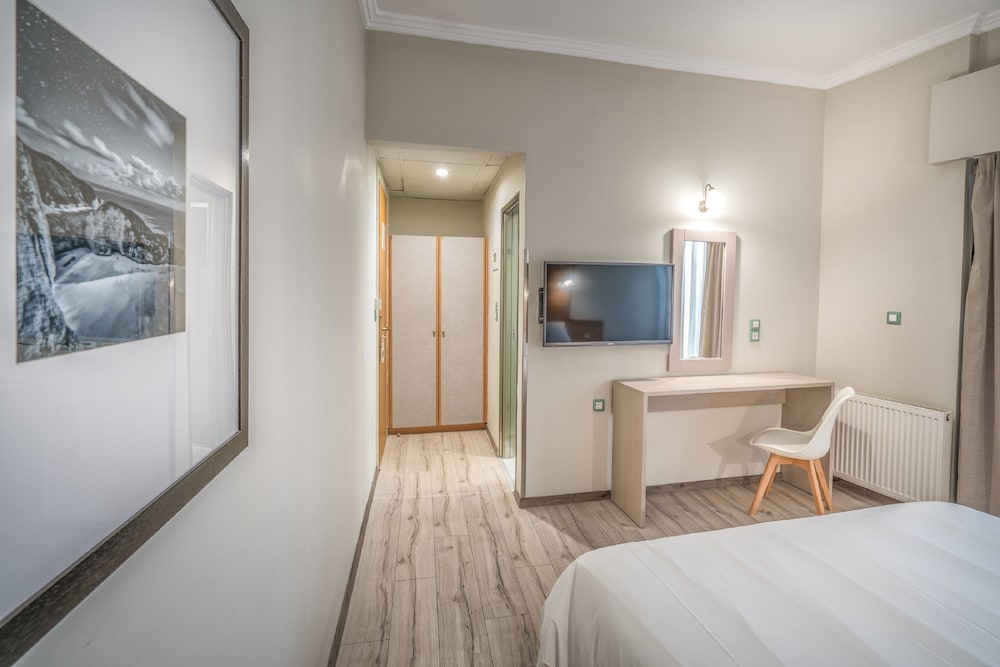 Phoenix Hotel — Hotel rooms in Zante Town, Ionian Islands