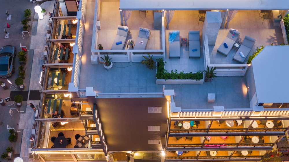 Phoenix Hotel — Hotel building in Zante Town, Ionian Islands