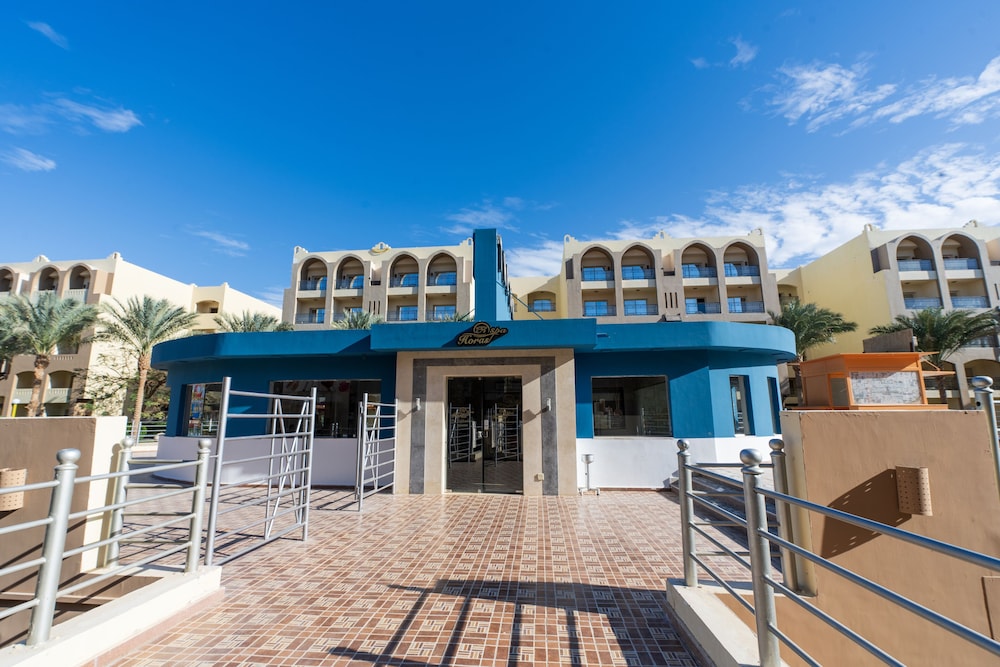 El Karma Aqua Beach Resort — Hotel building in Hurghada, Red Sea