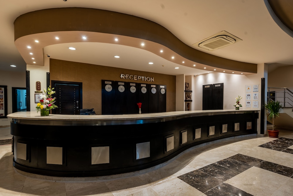 El Karma Aqua Beach Resort — Hotel building in Hurghada, Red Sea