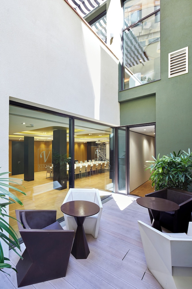 Hotel Vincci Gala — Hotel building in Barcelona, Catalonia
