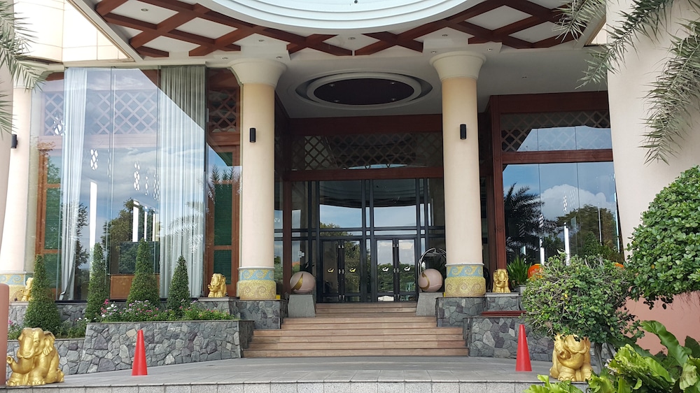 Long Beach Garden Hotel and Pavilions — Hotel building in Pattaya, Chonburi