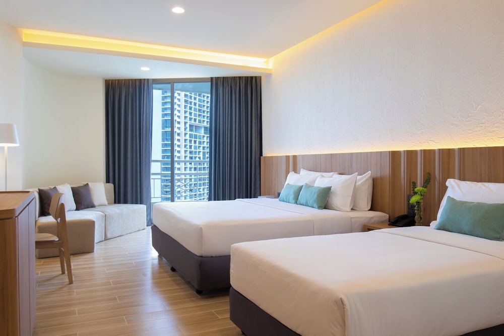 Long Beach Garden Hotel and Pavilions — Hotel rooms in Pattaya, Chonburi
