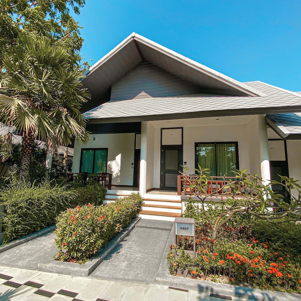 Long Beach Garden Hotel and Pavilions — Hotel building in Pattaya, Chonburi