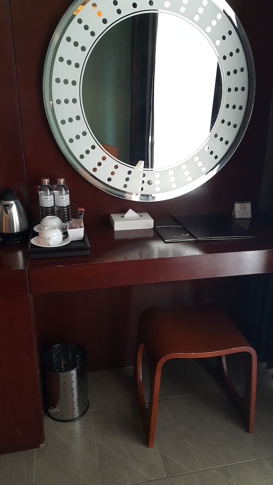 Long Beach Garden Hotel and Pavilions — Hotel rooms in Pattaya, Chonburi