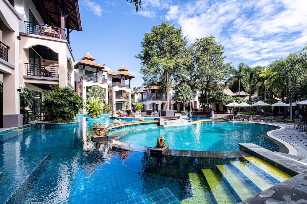 Long Beach Garden Hotel and Pavilions — Swimming pool in Pattaya, Chonburi