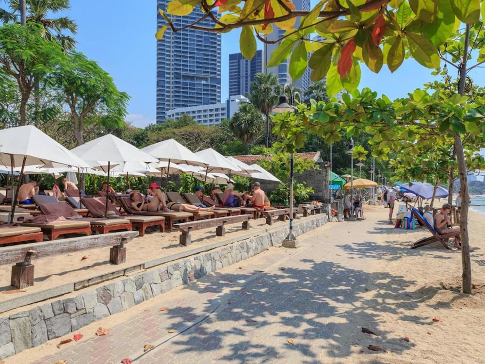 Long Beach Garden Hotel and Pavilions — Beach in Pattaya, Chonburi