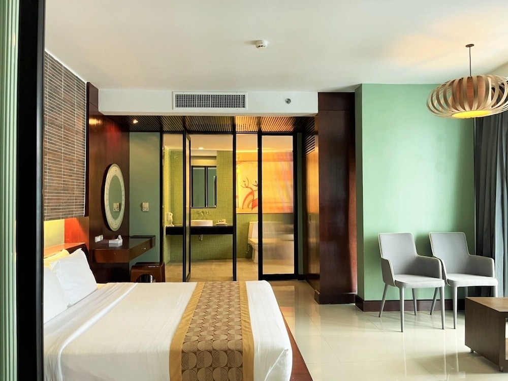 Long Beach Garden Hotel and Pavilions — Hotel rooms in Pattaya, Chonburi