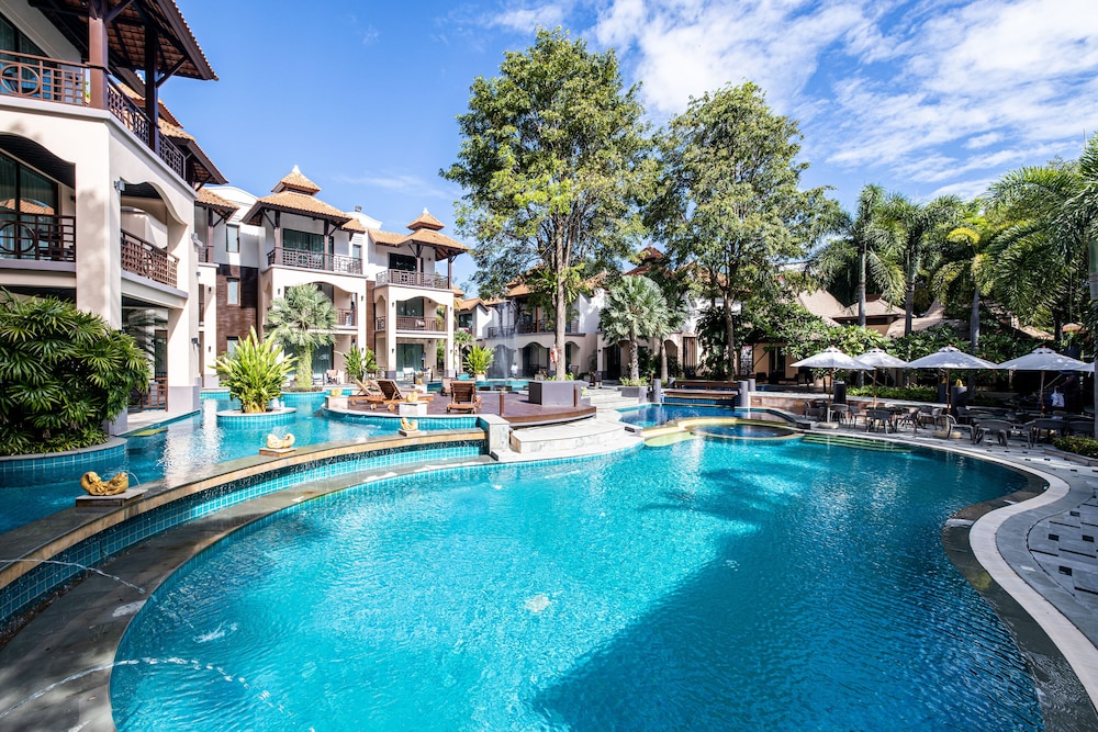 Long Beach Garden Hotel and Pavilions — Swimming pool in Pattaya, Chonburi