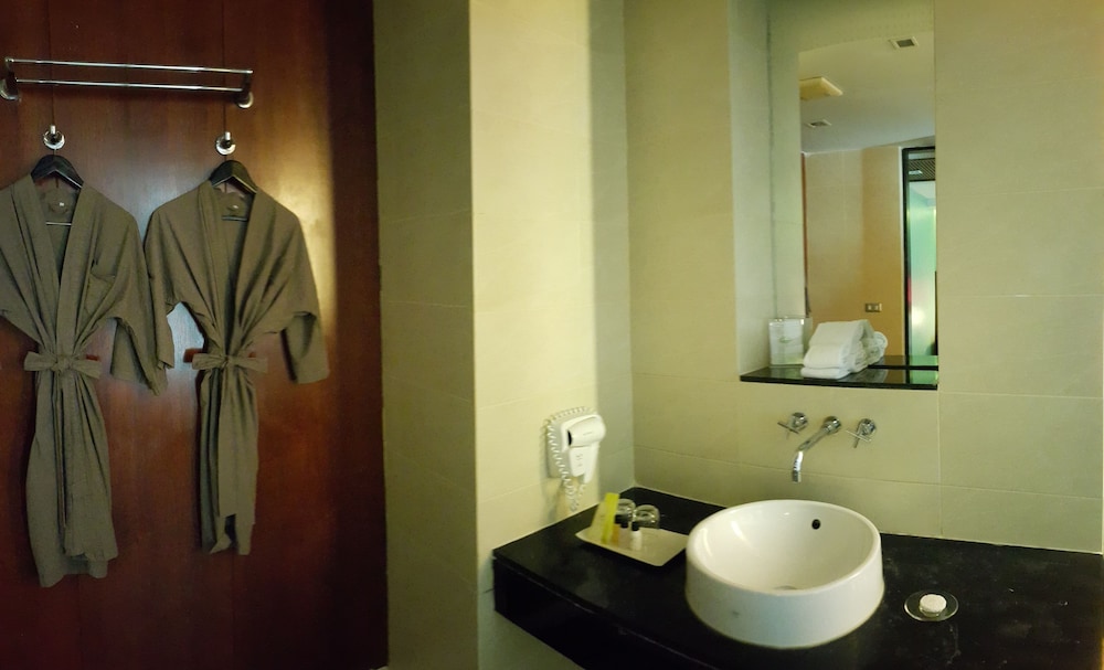Long Beach Garden Hotel and Pavilions — Hotel rooms in Pattaya, Chonburi