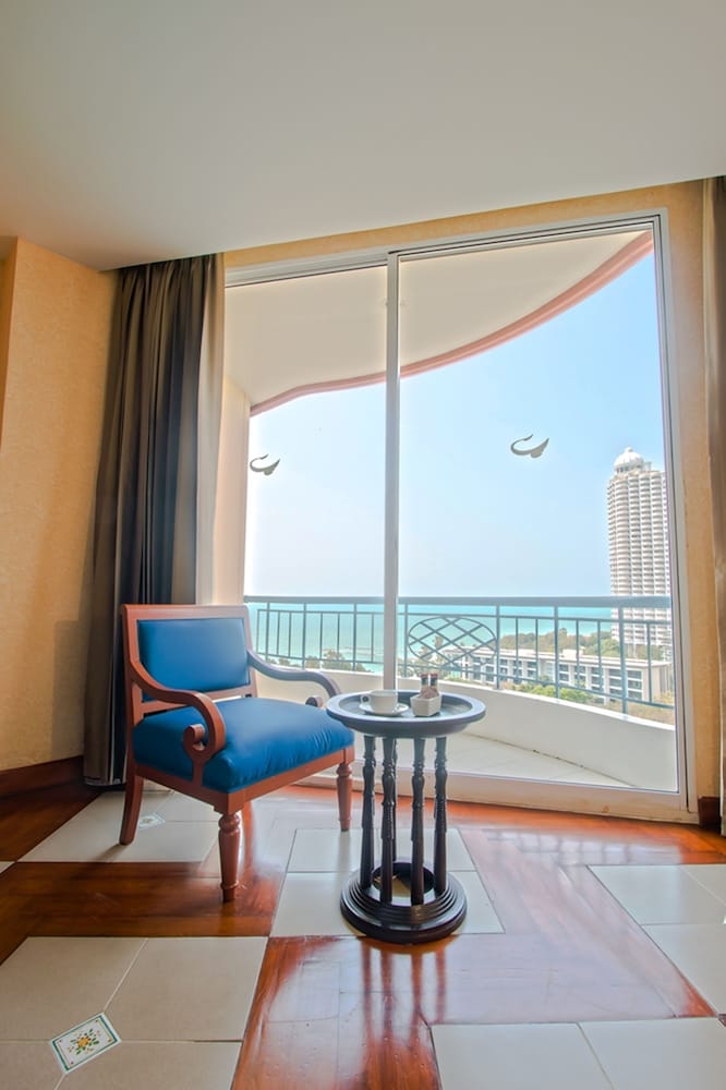 Long Beach Garden Hotel and Pavilions — Hotel rooms in Pattaya, Chonburi