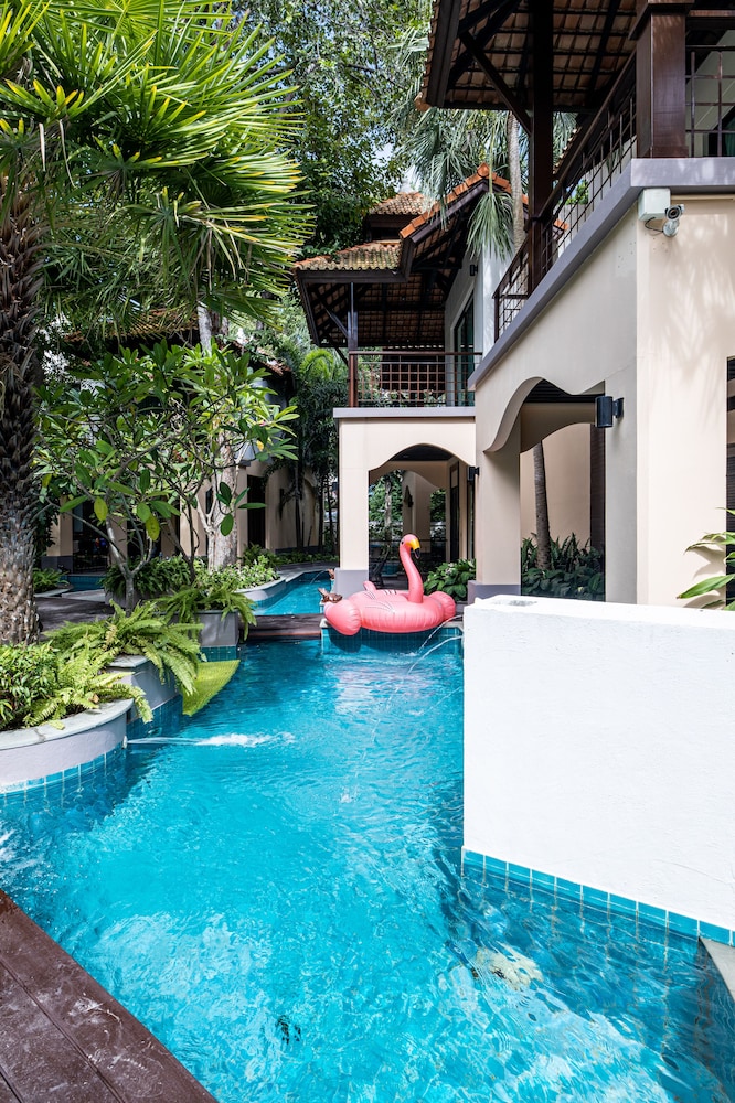 Long Beach Garden Hotel and Pavilions — Swimming pool in Pattaya, Chonburi
