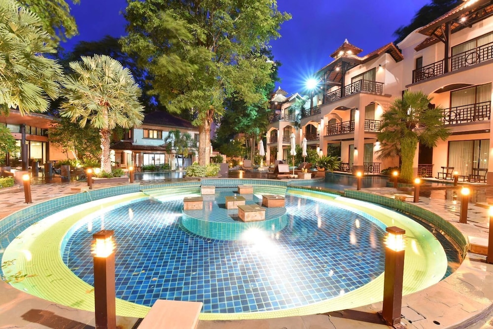 Long Beach Garden Hotel and Pavilions — Swimming pool in Pattaya, Chonburi