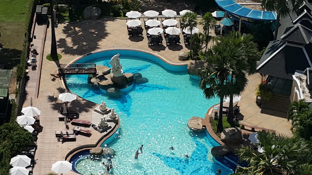 Long Beach Garden Hotel and Pavilions — Swimming pool in Pattaya, Chonburi