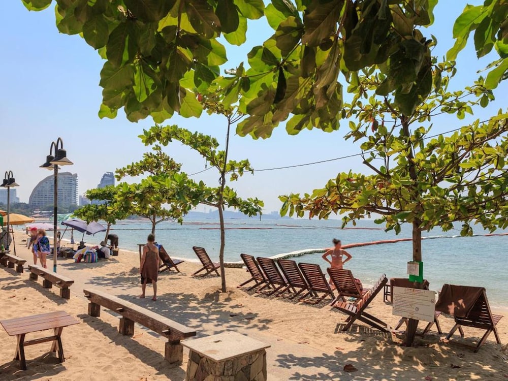 Long Beach Garden Hotel and Pavilions — Beach in Pattaya, Chonburi