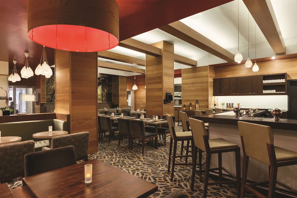 Hilton Garden Inn New York/Manhattan-Midtown East — Restaurant & bars in New York City, New York State