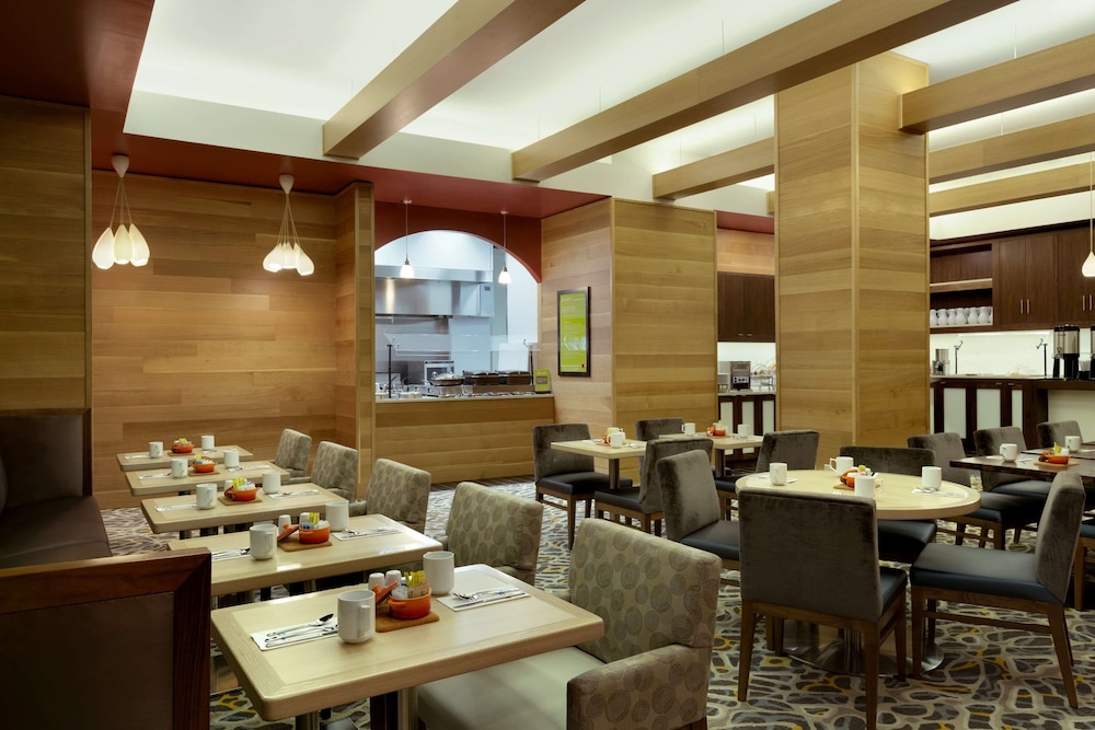 Hilton Garden Inn New York/Manhattan-Midtown East — Restaurant & bars in New York City, New York State