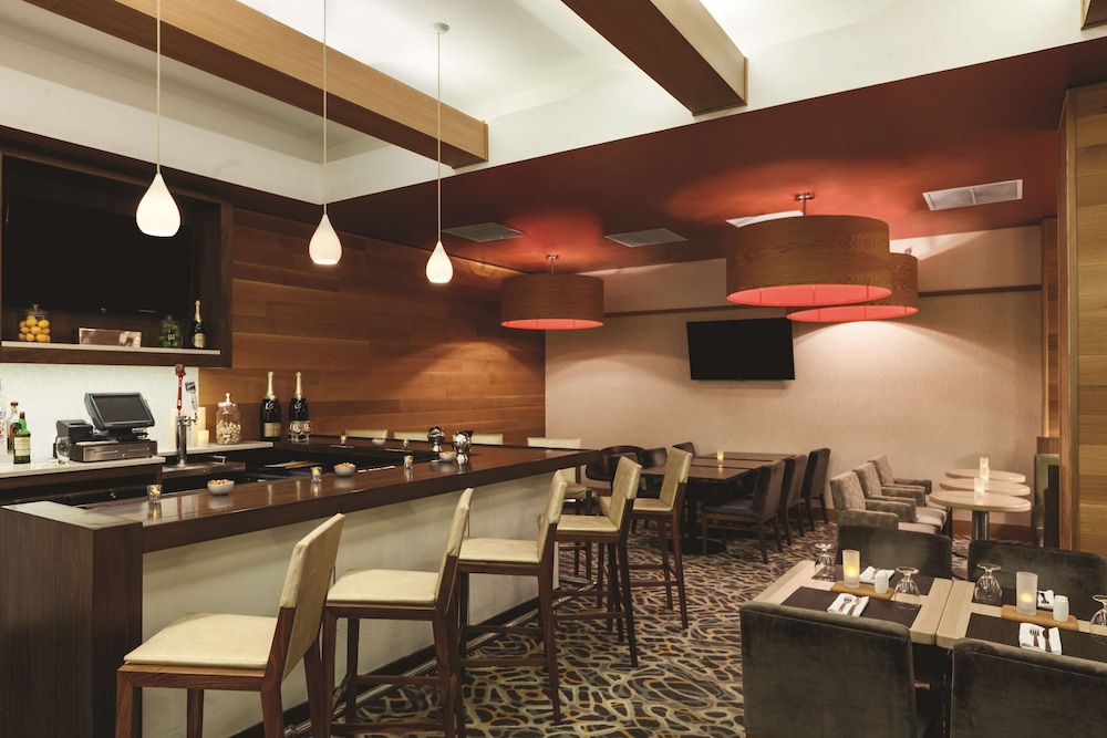Hilton Garden Inn New York/Manhattan-Midtown East — Restaurant & bars in New York City, New York State
