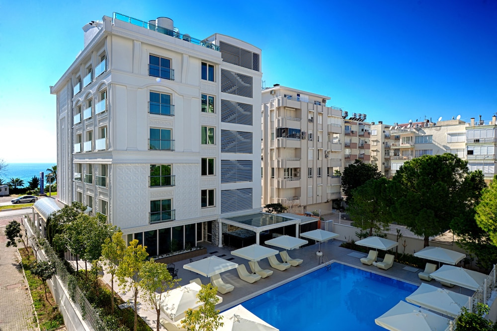 Prime Hotel — Swimming pool in Antalya