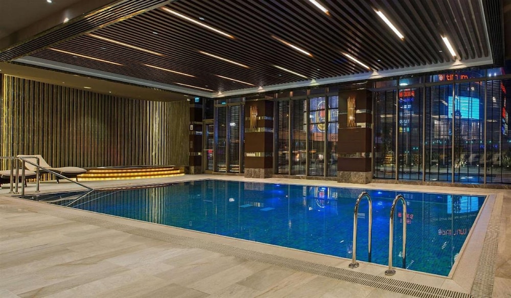 Hilton Istanbul Kozyatagi — Swimming pool in Istanbul, Istanbul