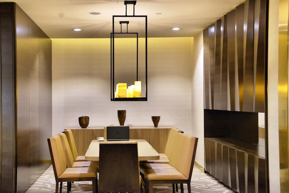 Hilton Istanbul Kozyatagi — Restaurant & bars in Istanbul, Istanbul