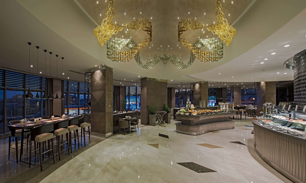 Hilton Istanbul Kozyatagi — Restaurant & bars in Istanbul, Istanbul