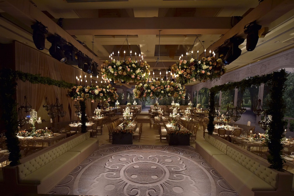 Hilton Istanbul Kozyatagi — Restaurant & bars in Istanbul, Istanbul
