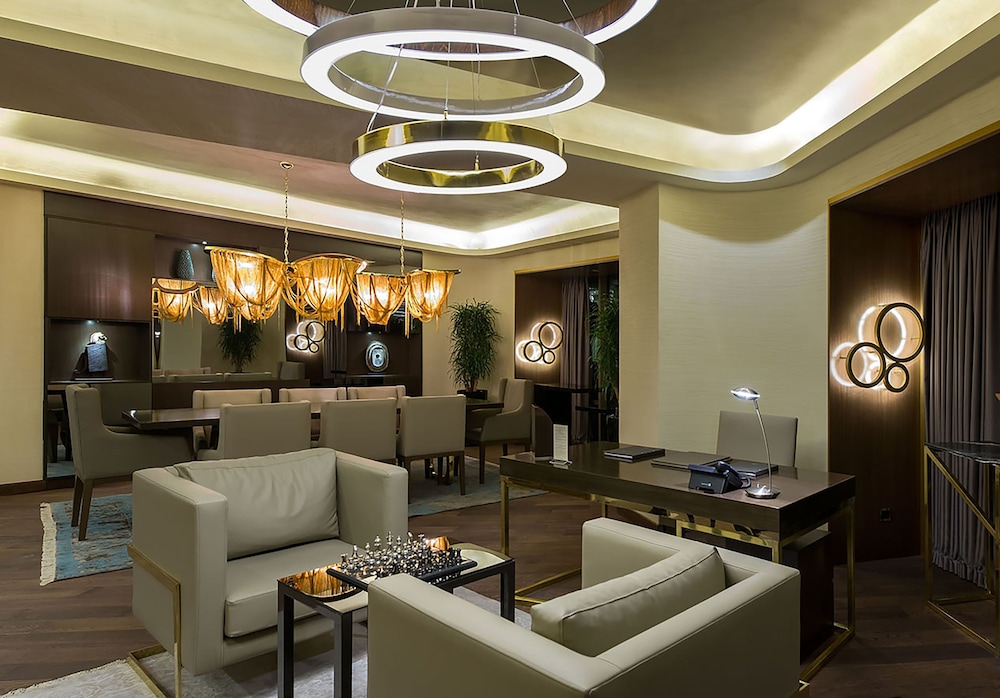 Hilton Istanbul Kozyatagi — Restaurant & bars in Istanbul, Istanbul