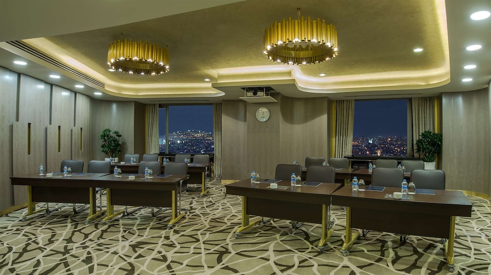 Hilton Istanbul Kozyatagi — Hotel building in Istanbul, Istanbul