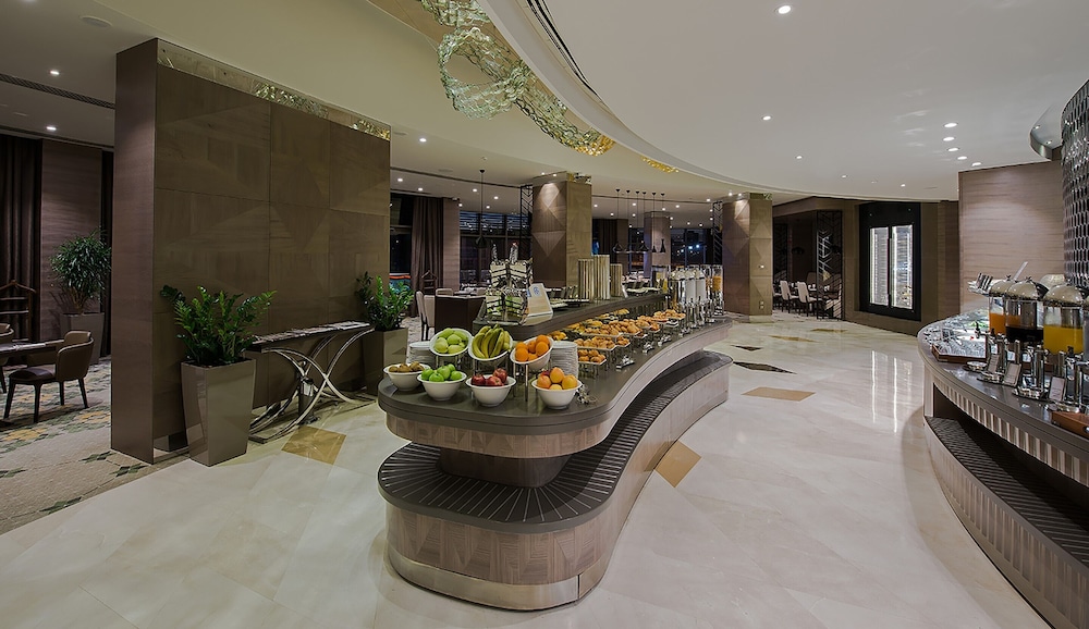 Hilton Istanbul Kozyatagi — Restaurant & bars in Istanbul, Istanbul