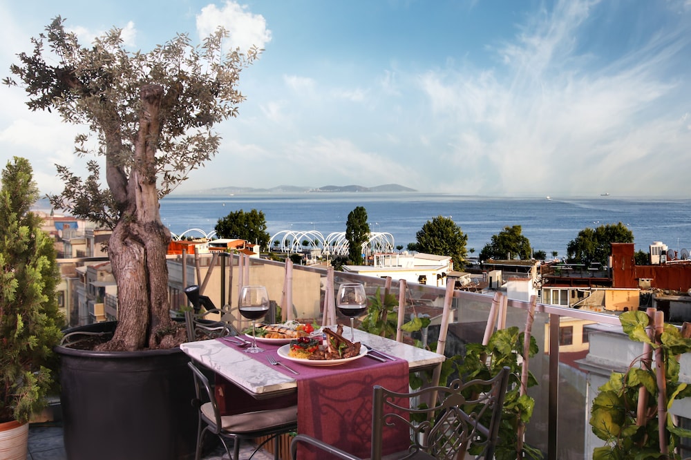 Skalion Hotel — Restaurant & bars in Istanbul, Istanbul