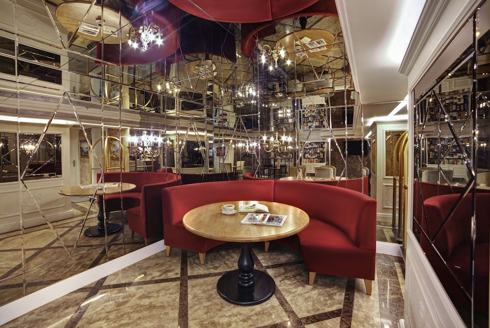 Skalion Hotel — Restaurant & bars in Istanbul, Istanbul