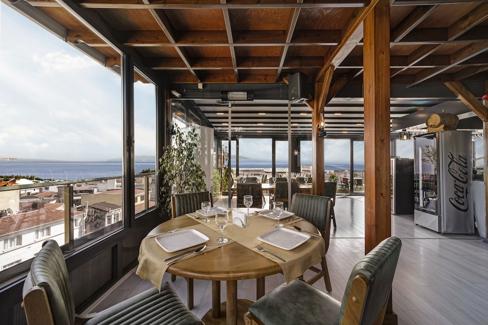 Skalion Hotel — Restaurant & bars in Istanbul, Istanbul