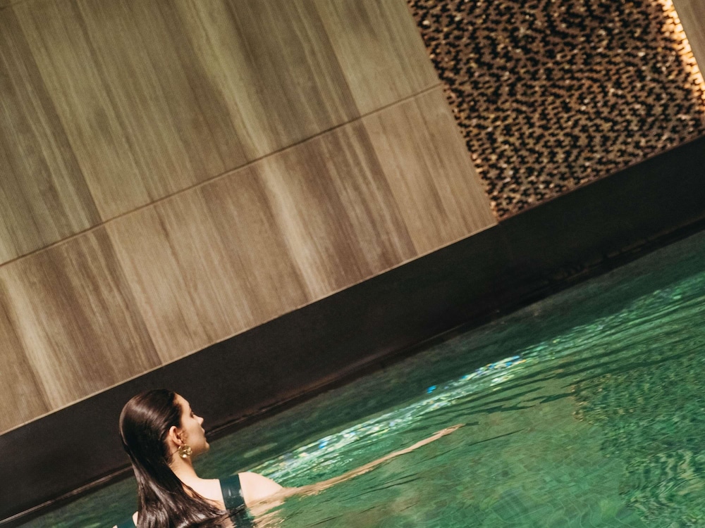 Raffles Istanbul — Swimming pool in Istanbul, Istanbul