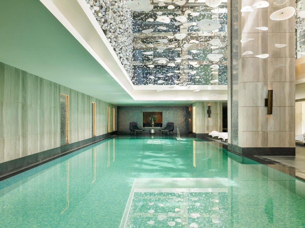 Raffles Istanbul — Swimming pool in Istanbul, Istanbul