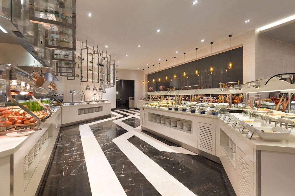 Wyndham Grand Levent Istanbul Hotel & Conference Center — Restaurant & bars in Istanbul, Istanbul