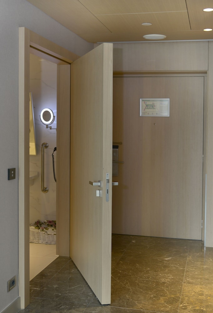 Wyndham Grand Levent Istanbul Hotel & Conference Center — Hotel rooms in Istanbul, Istanbul