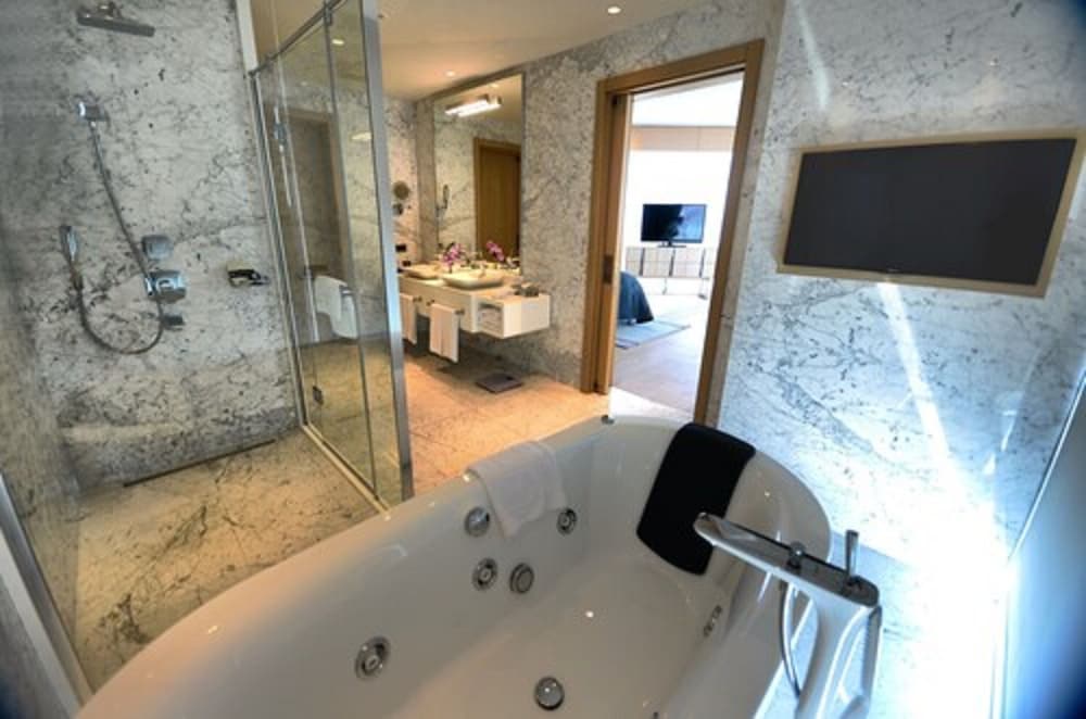 Wyndham Grand Levent Istanbul Hotel & Conference Center — Hotel rooms in Istanbul, Istanbul