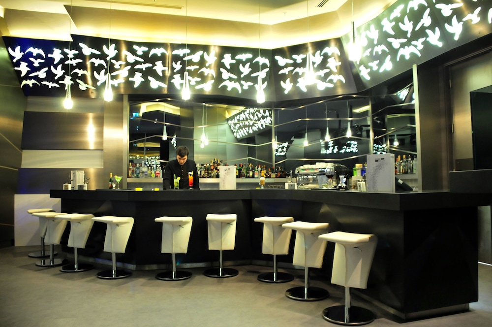 Wyndham Grand Levent Istanbul Hotel & Conference Center — Restaurant & bars in Istanbul, Istanbul