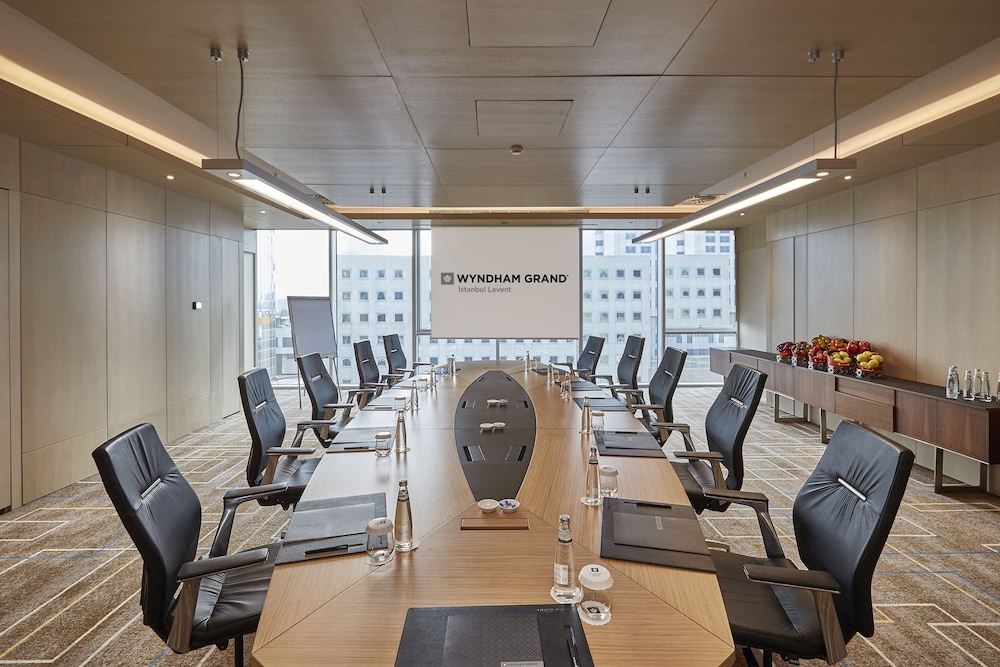 Wyndham Grand Levent Istanbul Hotel & Conference Center — Hotel building in Istanbul, Istanbul