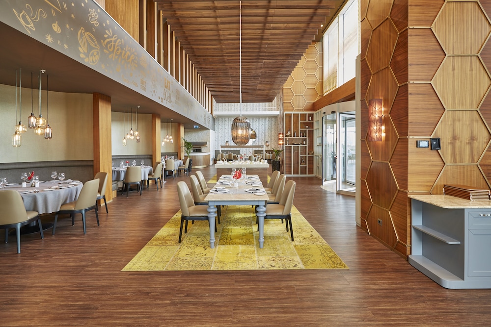 Wyndham Grand Levent Istanbul Hotel & Conference Center — Restaurant & bars in Istanbul, Istanbul