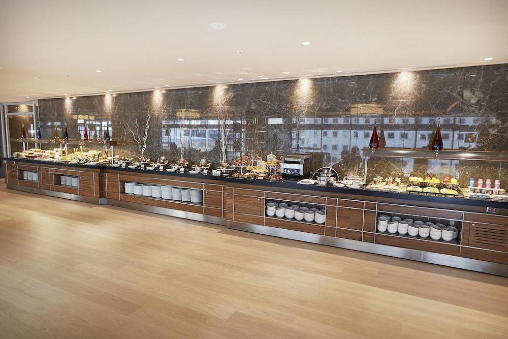 Wyndham Grand Levent Istanbul Hotel & Conference Center — Restaurant & bars in Istanbul, Istanbul