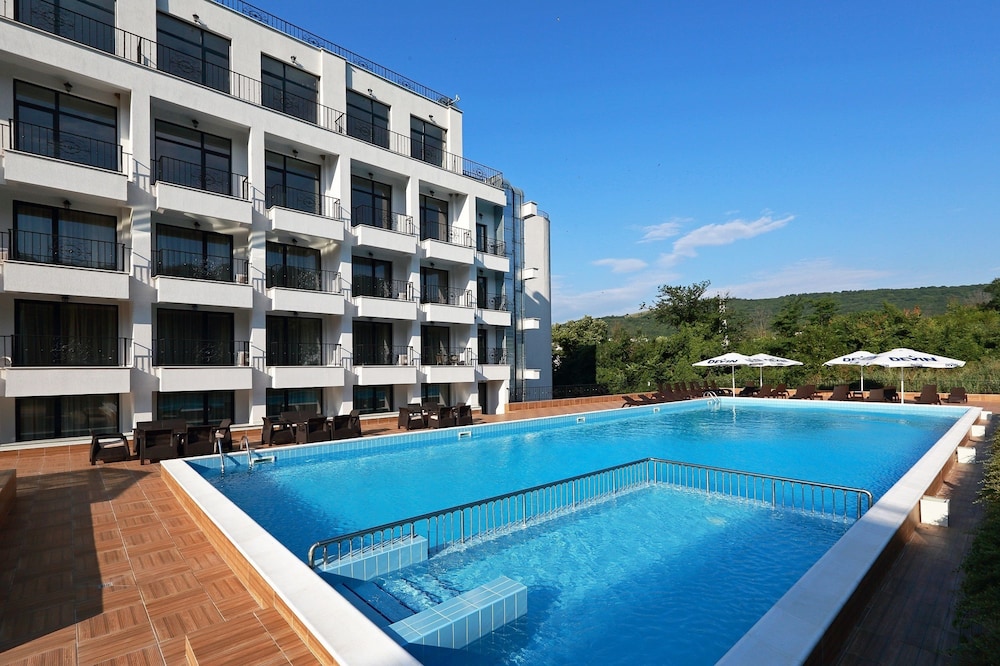 White Rock Castle Suite Hotel & Wellness Club