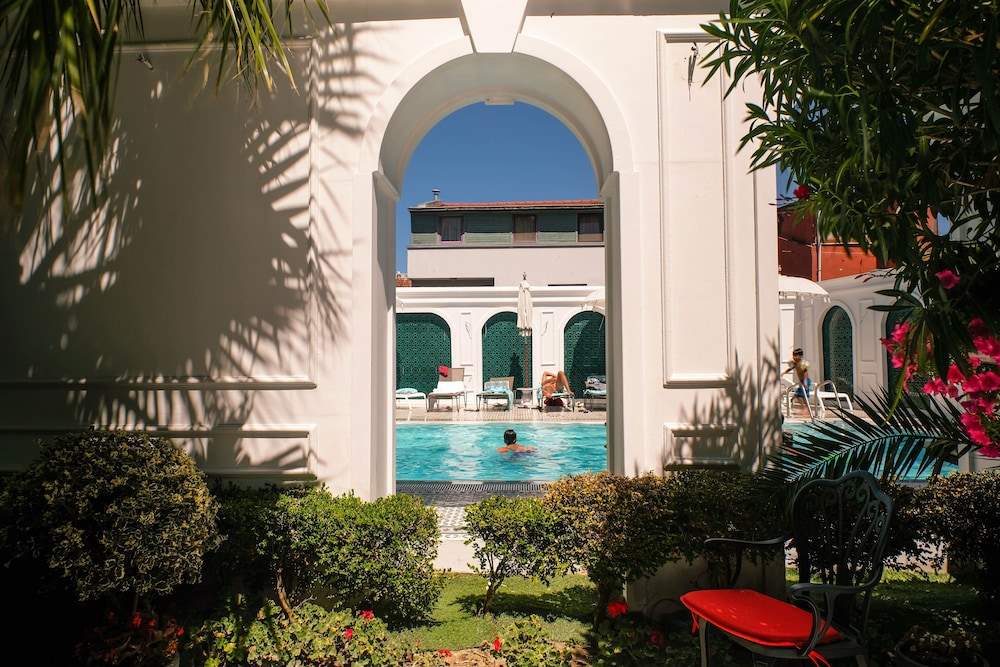 Sura Hagia Sophia Hotel — Swimming pool in Istanbul, Istanbul